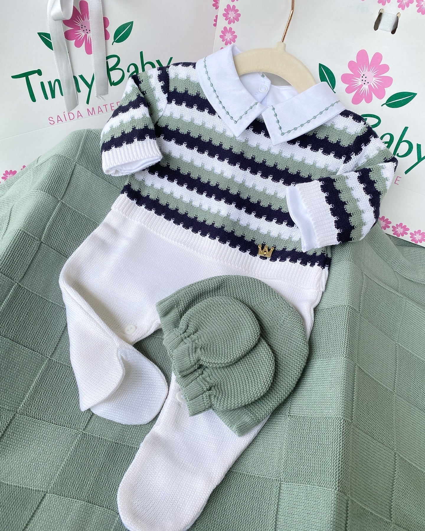 PROMOÇÃO Kit Saída Maternidade Com Pingente Dourado Personalizável Completa  - Veste Até 4 Meses (Menino)