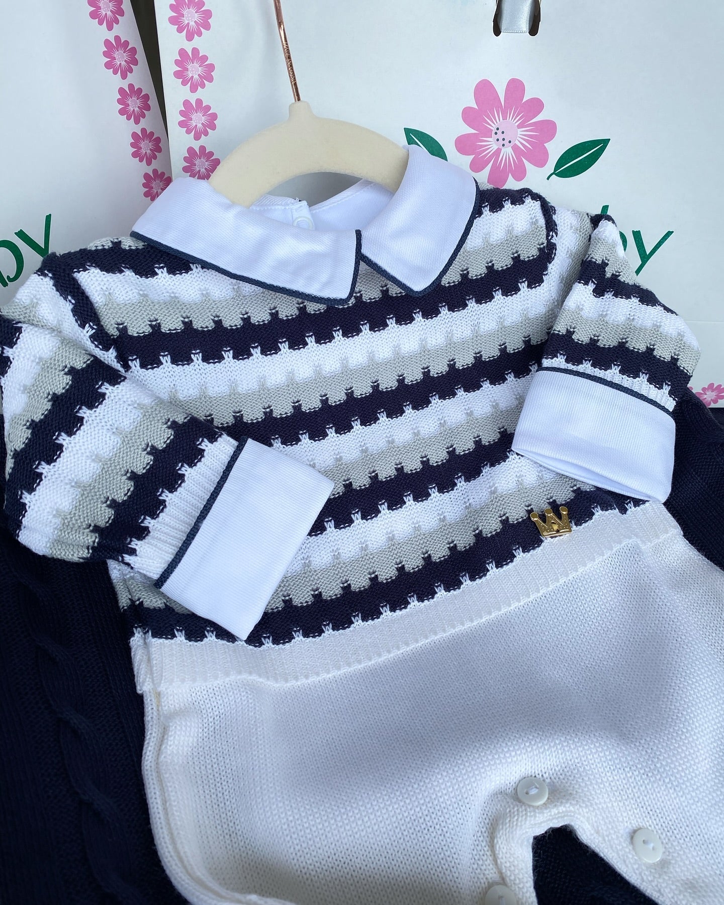 PROMOÇÃO Kit Saída Maternidade Com Pingente Dourado Personalizável Completa  - Veste Até 4 Meses (Menino)