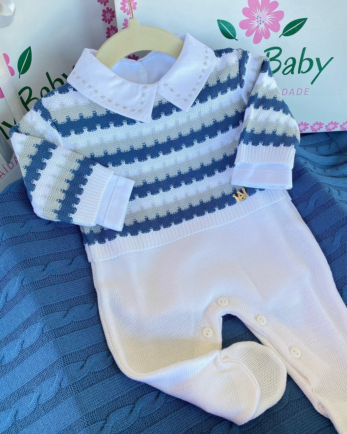 PROMOÇÃO Kit Saída Maternidade Com Pingente Dourado Personalizável Completa  - Veste Até 4 Meses (Menino)